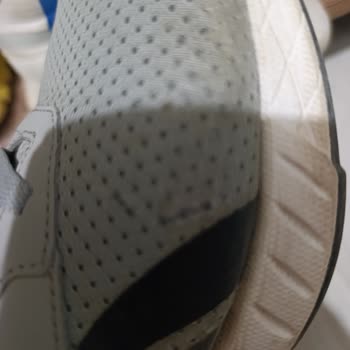 Reebok Ayakkabının Görünmeyen Lekeleri Ve File Açılmaları İçin Değişim İsteği