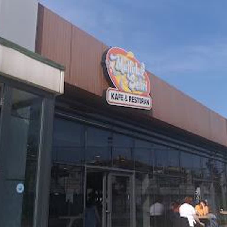 Büyükçekmece Sosyal Tesisindeki Kafede Uzun Bekleyiş Ve Sıcak Yemek Yanığı