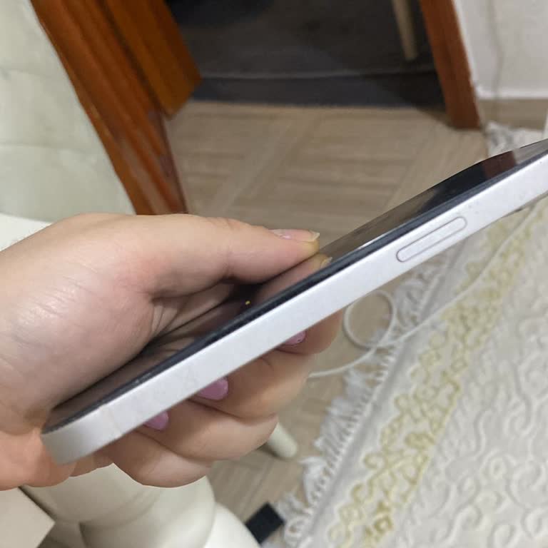 Apple Telefon Batarya Şişmesi Güvenlik Riski Ve Ücretsiz Onarım Talebi