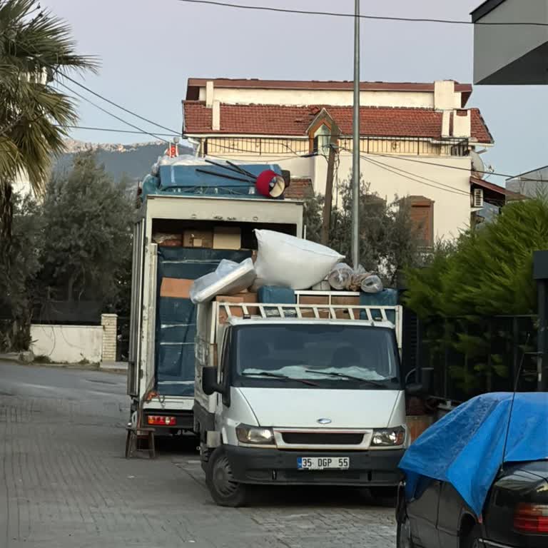 Sözleşmeye Aykırı Küçük Araç, Az Personel Ve Ağır Eşya Hasarıyla Agresif Nakliyat