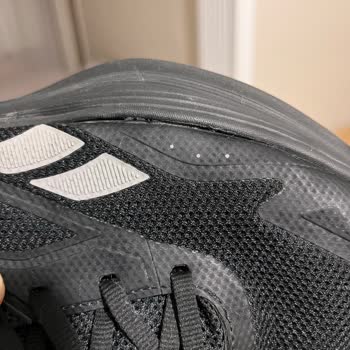 Reebok Ayakkabısı Kısa Sürede Açıldı Ve Para İadesi Bekliyor