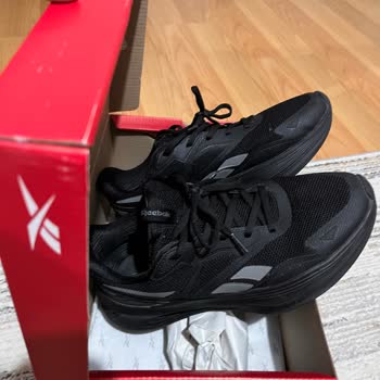 Reebok Ayakkabısı Kısa Sürede Açıldı Ve Para İadesi Bekliyor