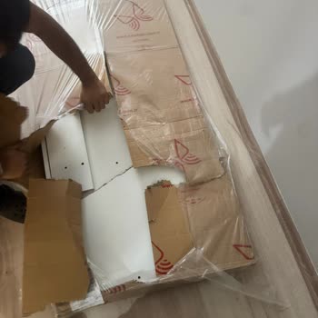 Kelebek Mobilya’da Gelen Kırık Ve Defolu Mobilyalar İçin Acil Değişim Talebi