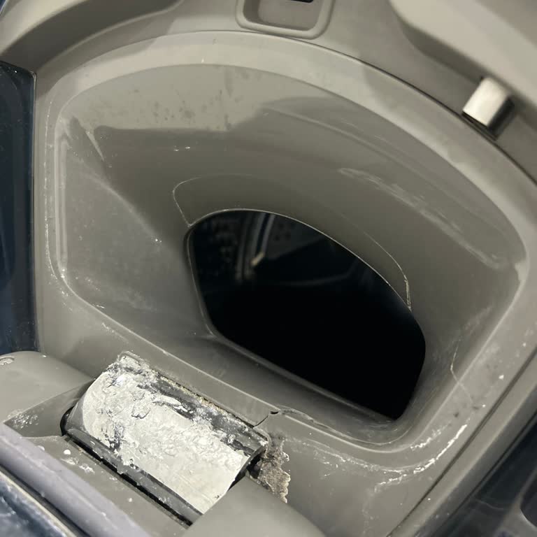 Servis Hatası Nedeniyle Kırılan Üst Kapak Ve Cevapsız Müşteri Hizmetleri