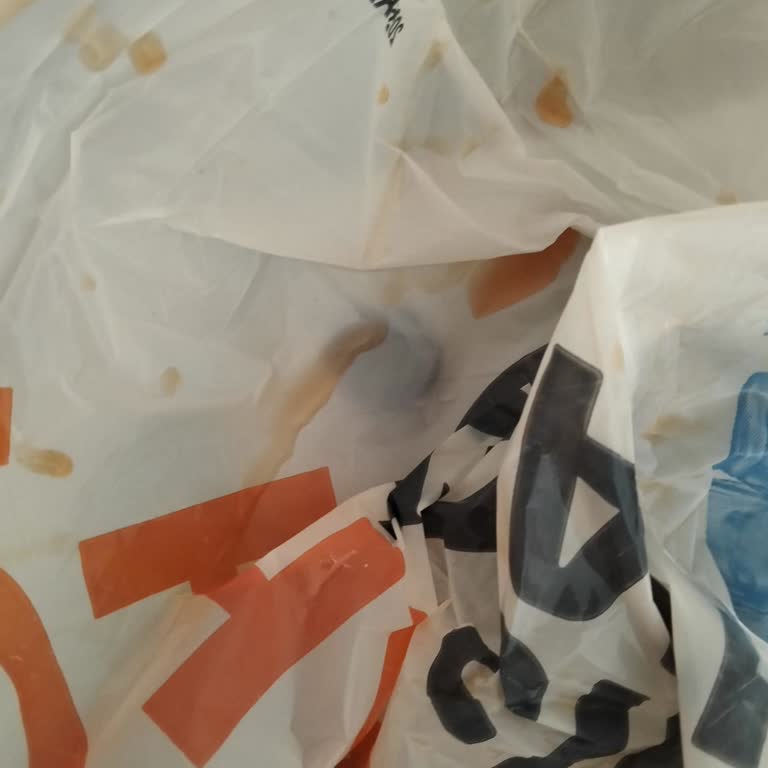 Migros Hemen'de Açık Ambalajlı Tavuk Ürünü Ve 24 Saat Cevapsız Talep