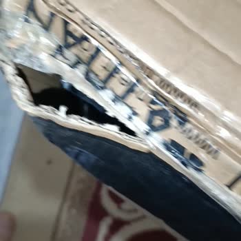Kumaş Kalitesinde Düşük Ve Rahatsız Oturuş, Hasarlı Kutu