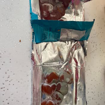 Mantar Büyüyen Şeker Satışı Ve Mağazanın Çözüm Sunmaması