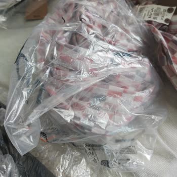 Trendyol’da Gönderilen Gömlek Çöp Poşetine Atılmış Gibi Paketlenerek Hijyen Şüphesine Yol Açtı