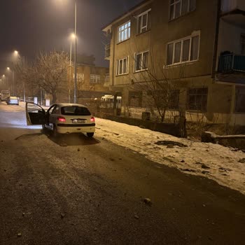 Melikgazi Belediyesi’nin Yol Onarımını İhmali Nedeniyle Aracım Çukura Düşerek Hasar Aldı