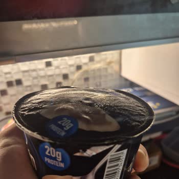 Son Kullanma Tarihi Geçmemiş Sek Protein Yoğurt Şişti Ve Küflendi