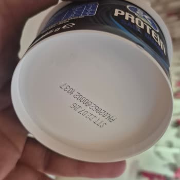 Son Kullanma Tarihi Geçmemiş Sek Protein Yoğurt Şişti Ve Küflendi