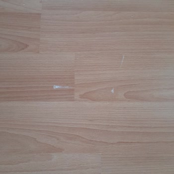 Beko Teslimatındaki Dikkatsiz Taşıma Sonucu Laminat Parkede Çizik Ve Kapı Çıtasında Boya Kırılması