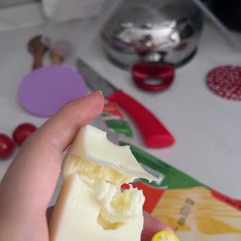 Calmio Kaşar Peynirinde Büyük Plastik Parça Ve Cevapsız İade Talebi