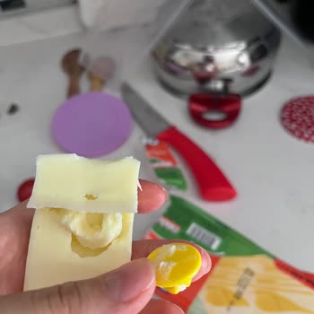Calmio Kaşar Peynirinde Büyük Plastik Parça Ve Cevapsız İade Talebi