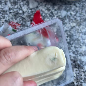 Bahçıvan Kaşar Diliminde Son Kullanma Tarihi Olmasına Rağmen Küflenen Ürün
