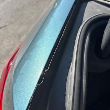 BMW 2020 Model Araçta Sunroof Sesleri Ve Plastik Parça Kırılmaları Garanti Dışı Çözüm Bekliyor