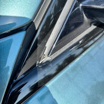 BMW 2020 Model Araçta Sunroof Sesleri Ve Plastik Parça Kırılmaları Garanti Dışı Çözüm Bekliyor