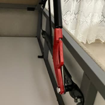 Evse Mağazaları Bazalar Düzgün Şekilde Açılıp Kapanmıyor