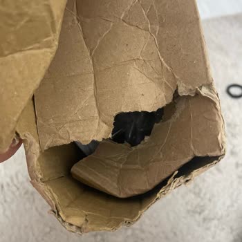 Penti Siparişlerinde Açılmış Ve Yırtılmış Paketler Mahremiyet İhlali
