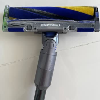 Dyson V12 Süpürge Garantili Parça Sorunu: Fluffy Optic Başlık Şeridi Çıktı