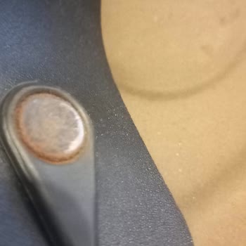 Slazenger Erkek Terliğinde Paslanan Metal Aksamlar: Kalite Şikayeti Ve İade Talebi