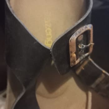 Slazenger Erkek Terliğinde Paslanan Metal Aksamlar: Kalite Şikayeti Ve İade Talebi