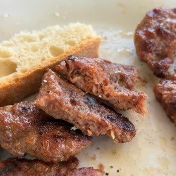 Köfteci Yusuf Şubesinde Soğuk Servis, Az Pişmiş Köfte Ve Bayat Ekmek