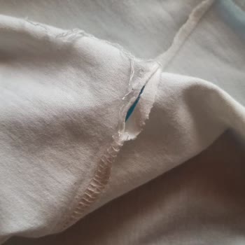 Eksik Etiketli Ve Defolu T-Shirt İçin Değişim Talebi