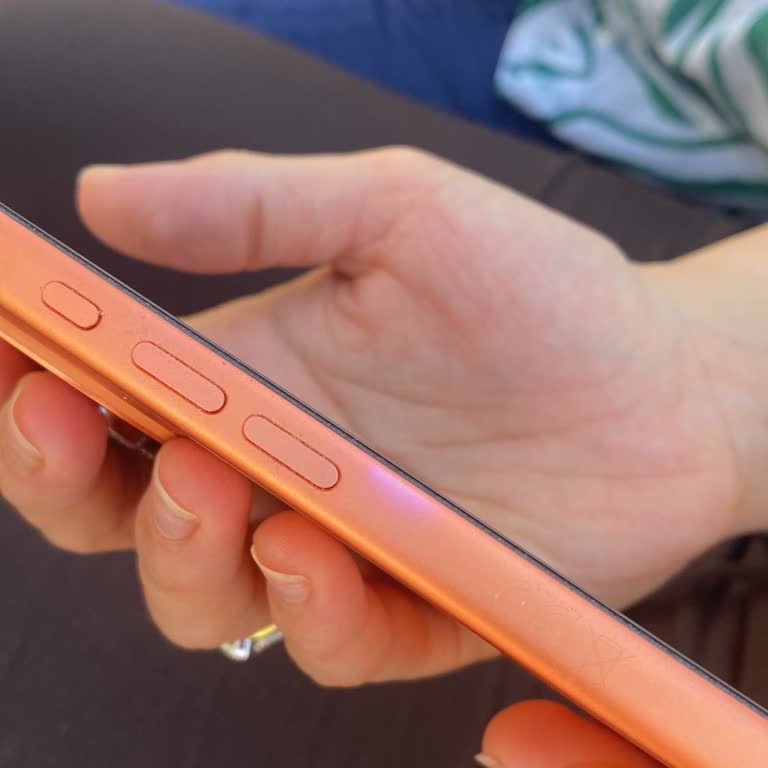 Çerçeve Renk Değişikliği Nedeniyle İPhone 17 Pro Max Değişim Talebi