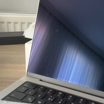 Kirli Ve Çizik MacBook Pro Teslimatı Üzerine Şikayet