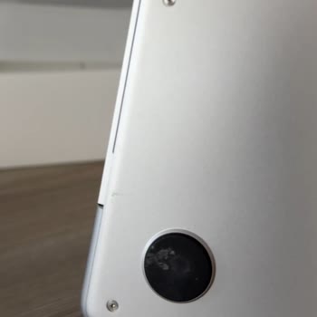 Kirli Ve Çizik MacBook Pro Teslimatı Üzerine Şikayet