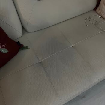 Garanti Kapsamındaki Açık Renk Koltukların Koyulaşması Ücretsiz Kumaş Değişimi Talebi