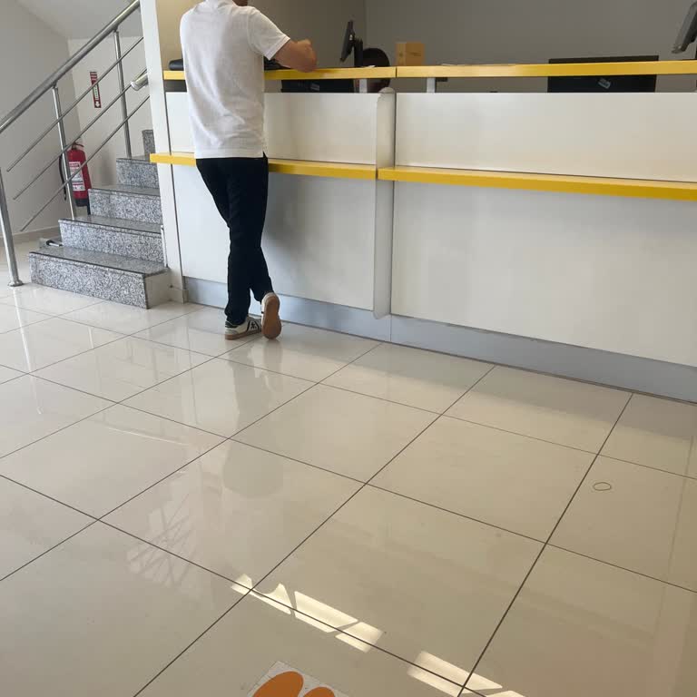 VakıfBank Mersin Şubesinde Tek Personel Nedeniyle Uzun Bekleme Ve Sıra İhlali
