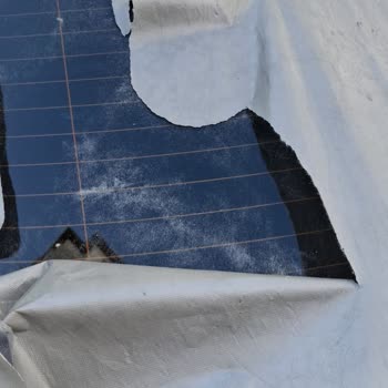 Dayanıklılık Sözü Verilen Oto Brandası Kısa Sürede Yırtıldı Ve Satıcı Destek Vermiyor