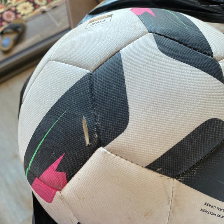 Kısa Sürede Yırtılan Futbol Topu Ve Bilgilendirme Eksikliği