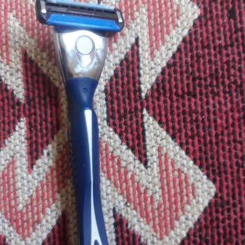 Gillette Tıraş Bıçağının Yüzümde Şiddetli Kesik Ve Kanama Oluşturması