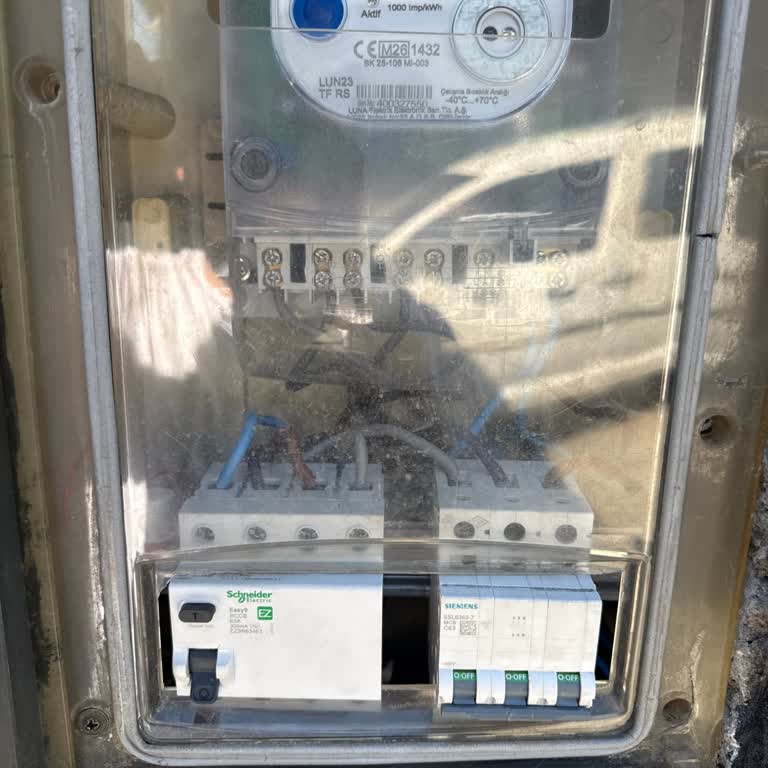 Ayedaş’ın 4 Aramaya Yanıt Vermeden Uzun Süreli Elektrik Kesintisi