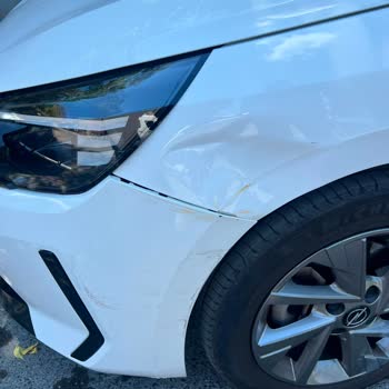 Yetkili Servis Aracımı Hasara Uğrattı Ve İlgisiz Kalarak İkame Araç Sunmadı