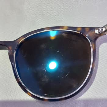 Luxottica Rayban Gözlüğünün İç Camı Kısa Sürede Çizildi Kalite İddiaları Sorgulandı