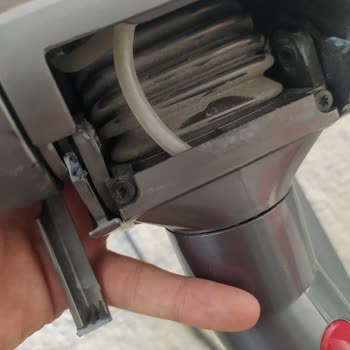 Dyson Big Ball Absolute 2 Süpürgesinde Tekrarlayan Parça Kırıkları Ve Garanti Dışı Ücret