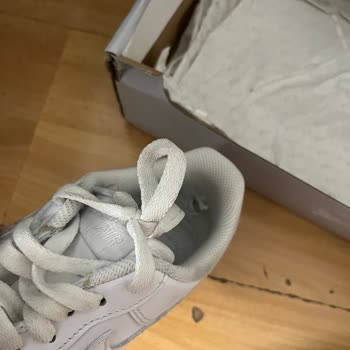 Nike Air Force 1'de İç Topuk Yırtılması, Değişim Talebi