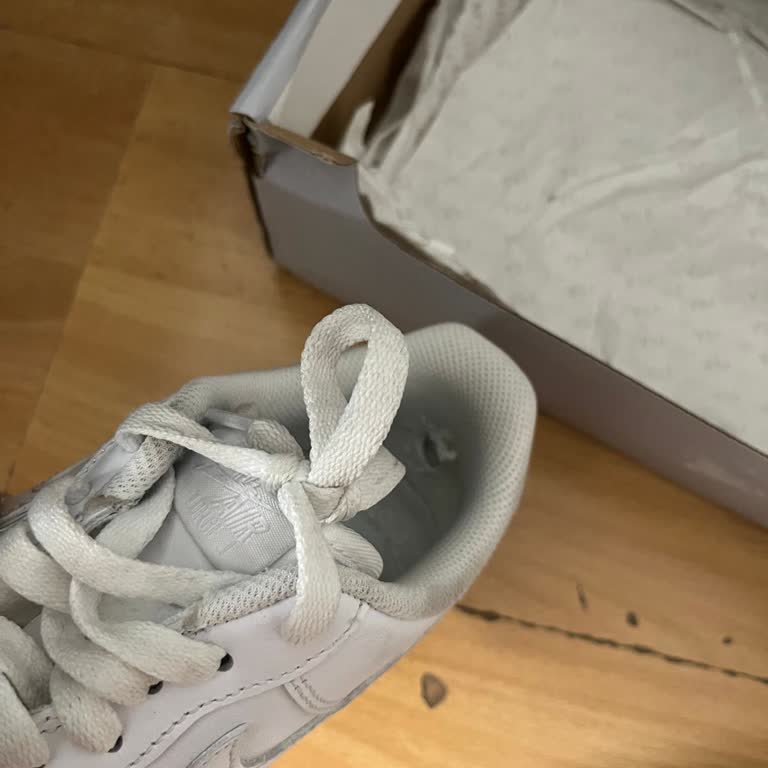 Nike Air Force 1'de İç Topuk Yırtılması, Değişim Talebi