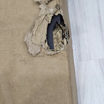 IKEA Brimnes Kitaplıkta Kırık Raf Ve Dökülen Sunta Şikayeti