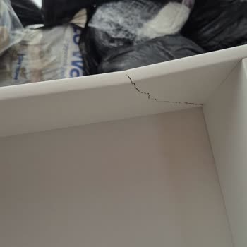 İzmir Umut Nakliyat Sözleşmesiz Fiyat Artırması Ve Tehdit Altında Eşyalarımın Zarar Görmesi