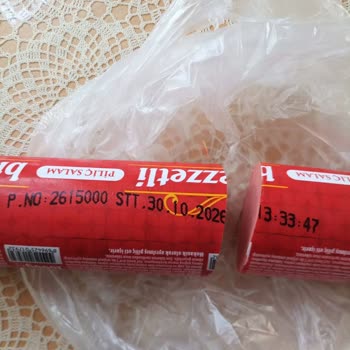 Kocaeli Gölcük BİM Salamında Tavuk Tüyü Görüldü