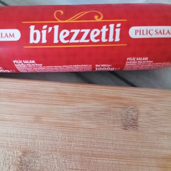 Kocaeli Gölcük BİM Salamında Tavuk Tüyü Görüldü