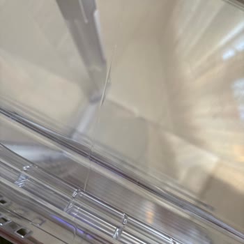Beko Buzdolabında Boya Kalıntısı, Çatlamış Çekmece Ve Faturasız Satış Şikayeti