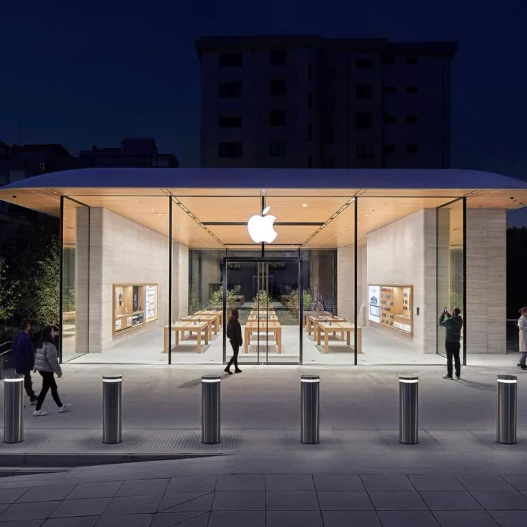 Apple Bağdat Caddesi Mağazasında İPhone Model Eksikliği Müşterileri Hayal Kırıklığına Sürükledi
