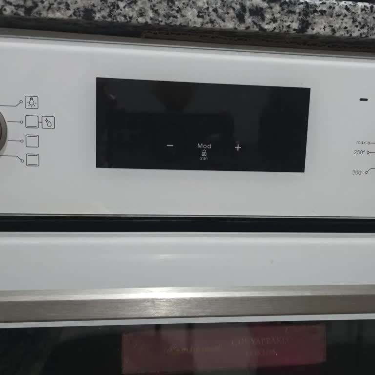 Fırının Dijital Ekranı İki Kez Arızalandı Ve Garanti Bittiğinde Ücret Talebi