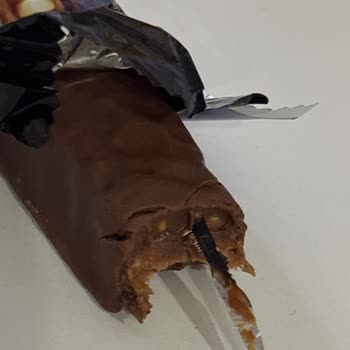Eti Maximus Çikolatası İçinde Sert Plastik Parça Bulunması